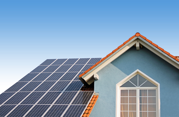 Haus mit Photovoltaik-Modulen