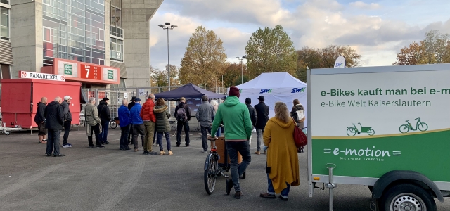 © Stadt Kaiserslautern Teilnehmende bei der Bürgerveranstaltung zum Thema Elektromobilität Betzenberg